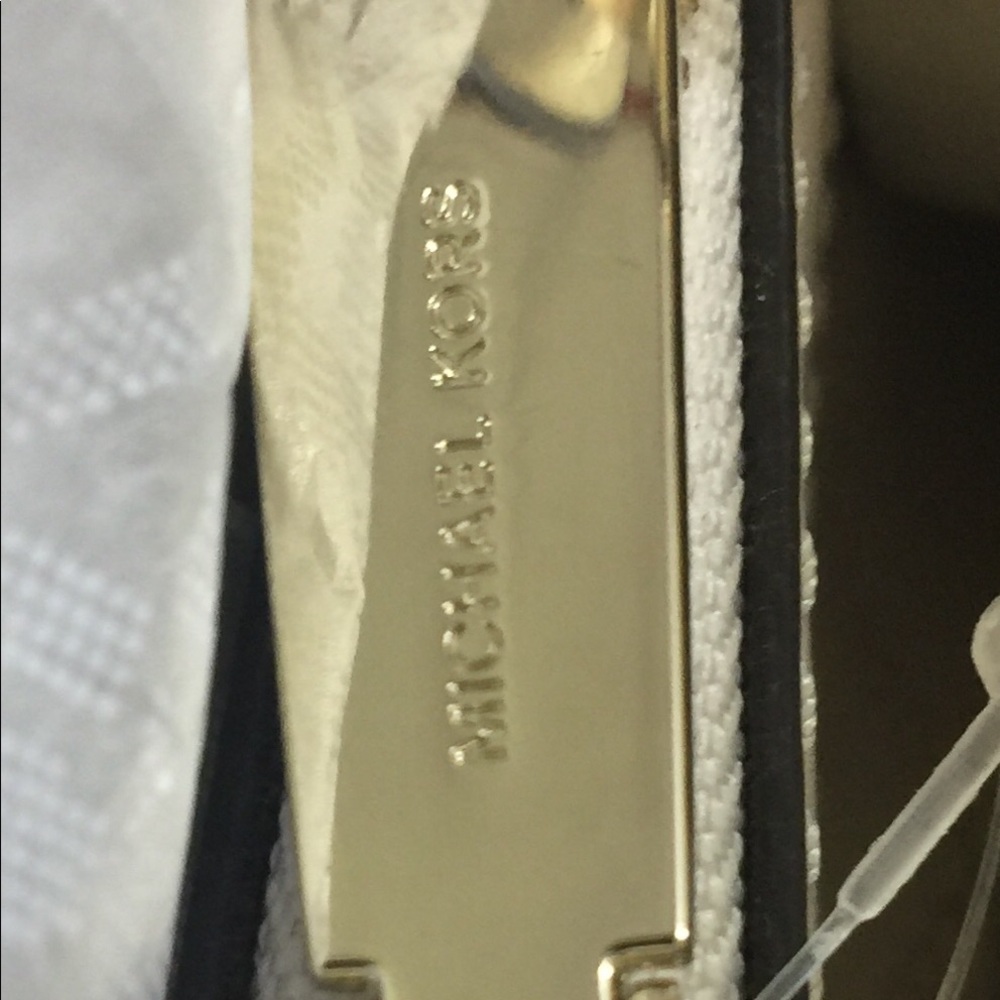 Michael Kors Gramercy Chain Embossed  Satchel. - Picture 10 of 14